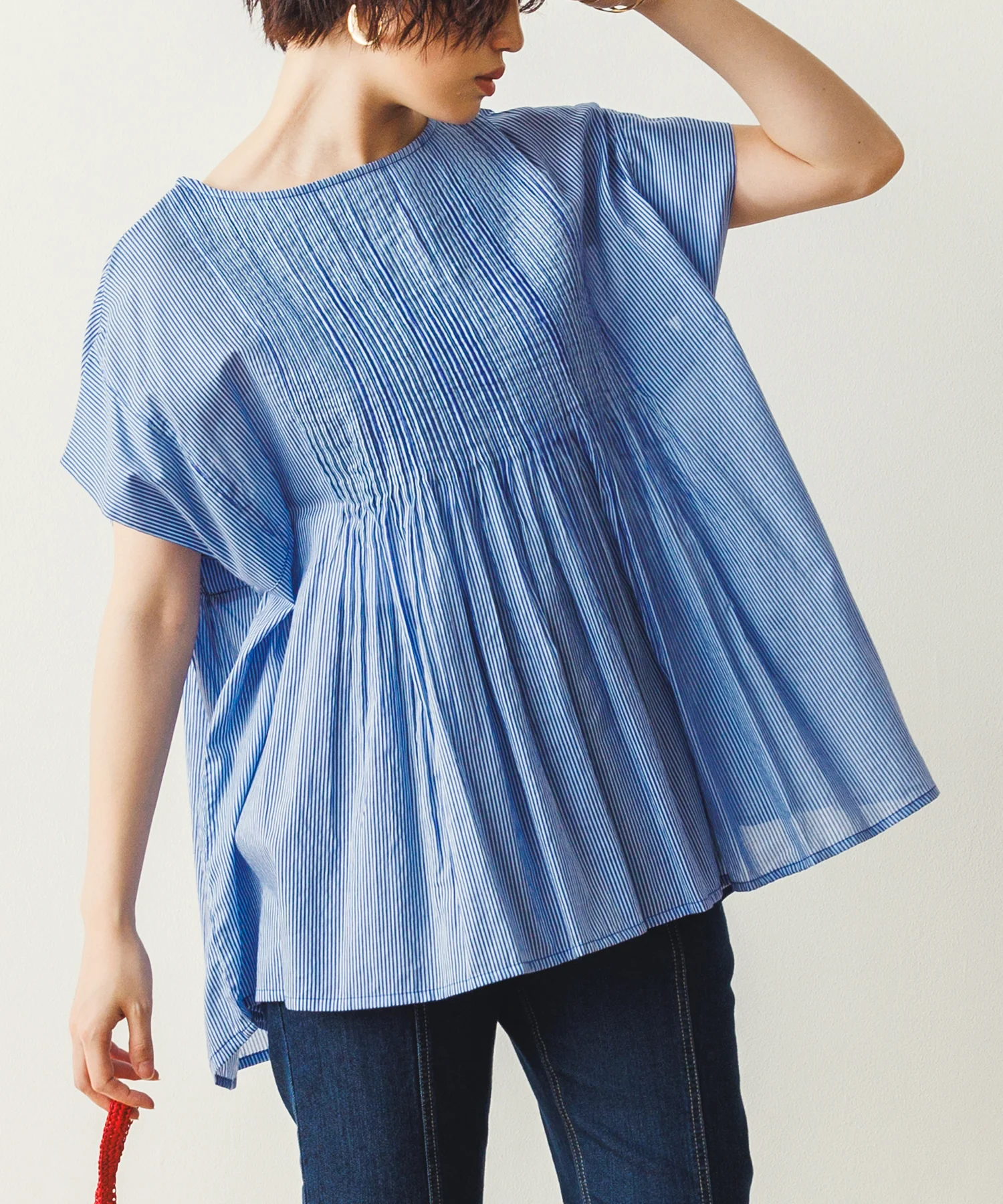 ピンタックブラウス