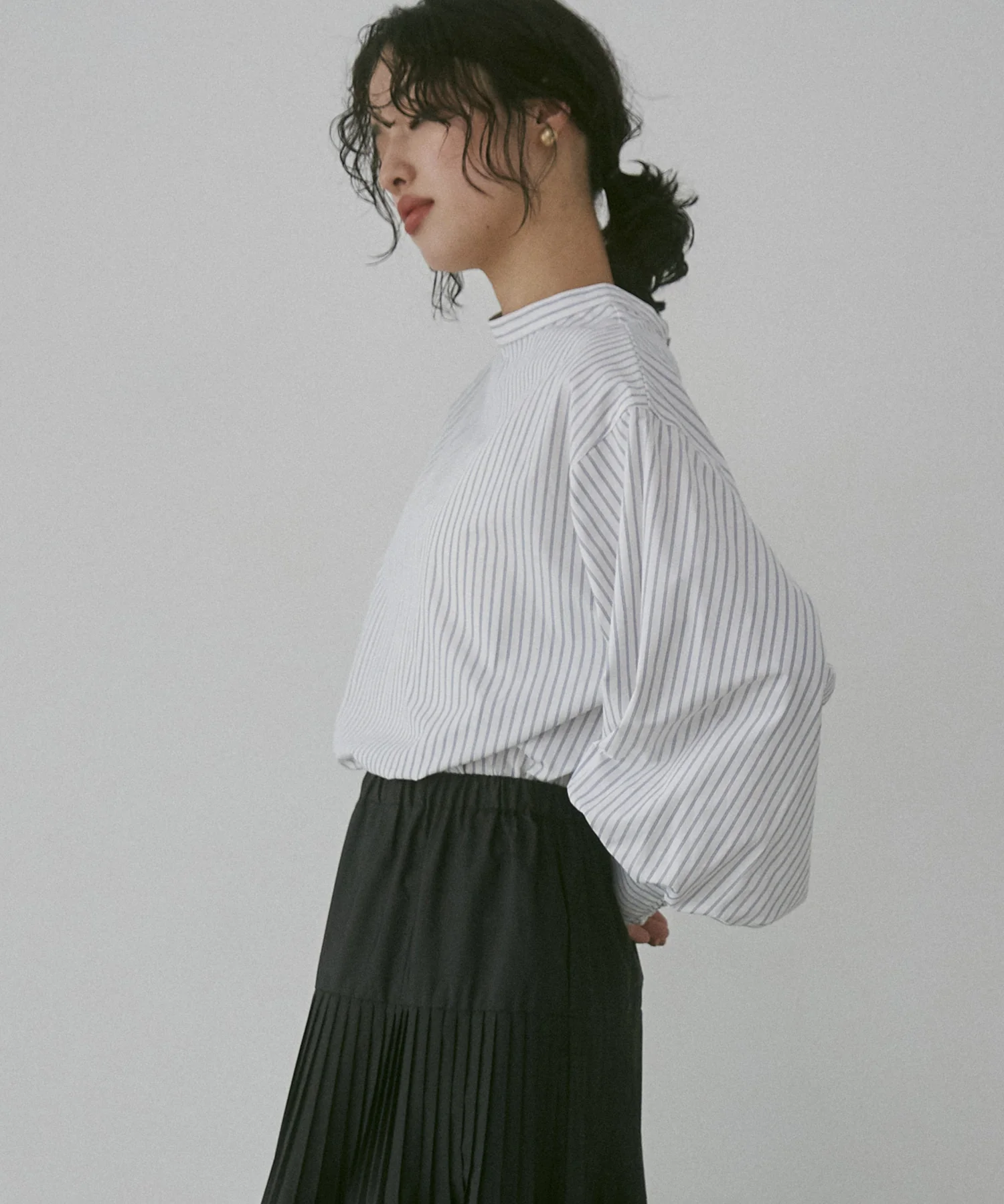 【WEB限定/別注】バンドカラー ボリュームスリーブ2WAYブラウス