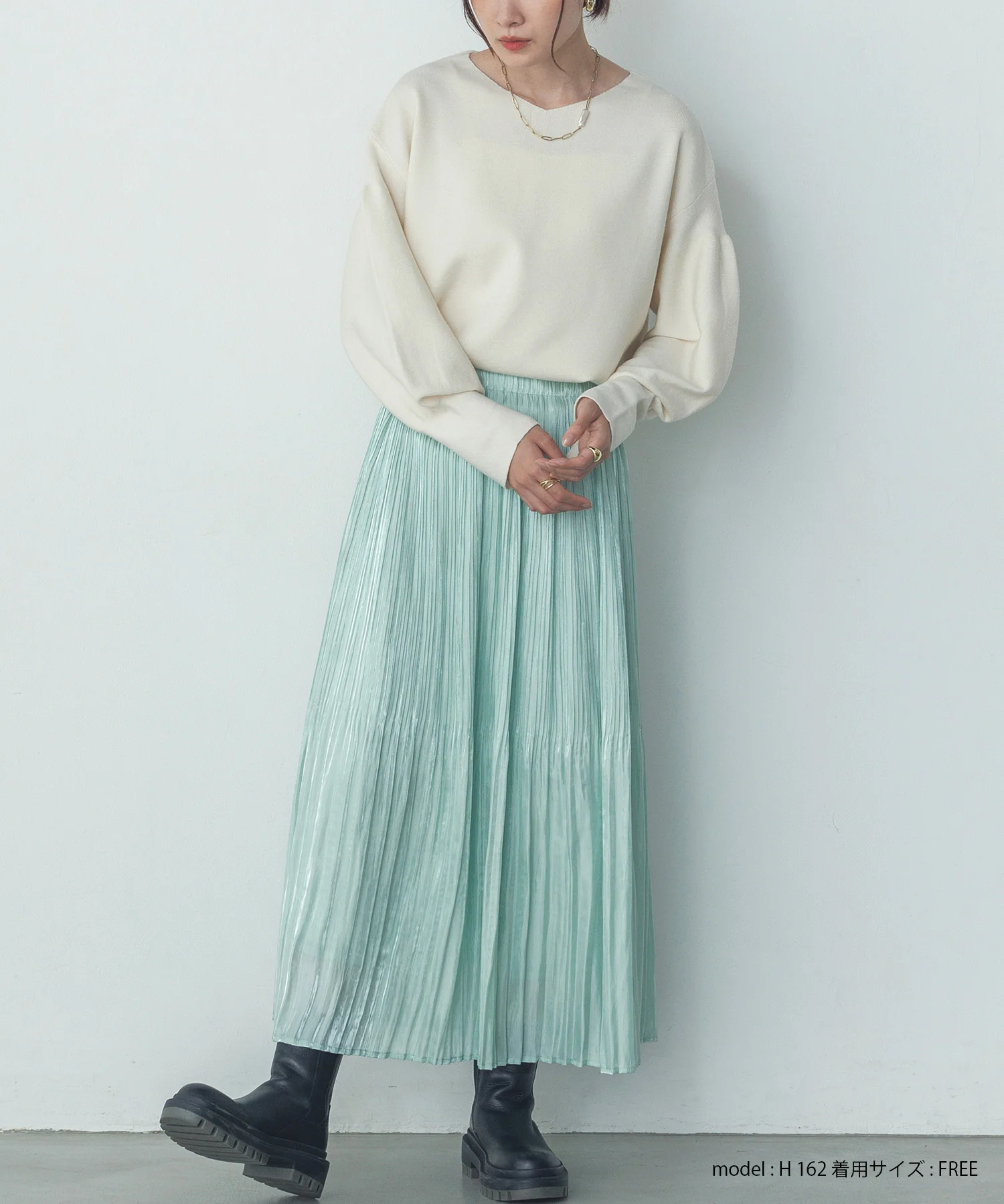 サテンランダムプリーツスカート