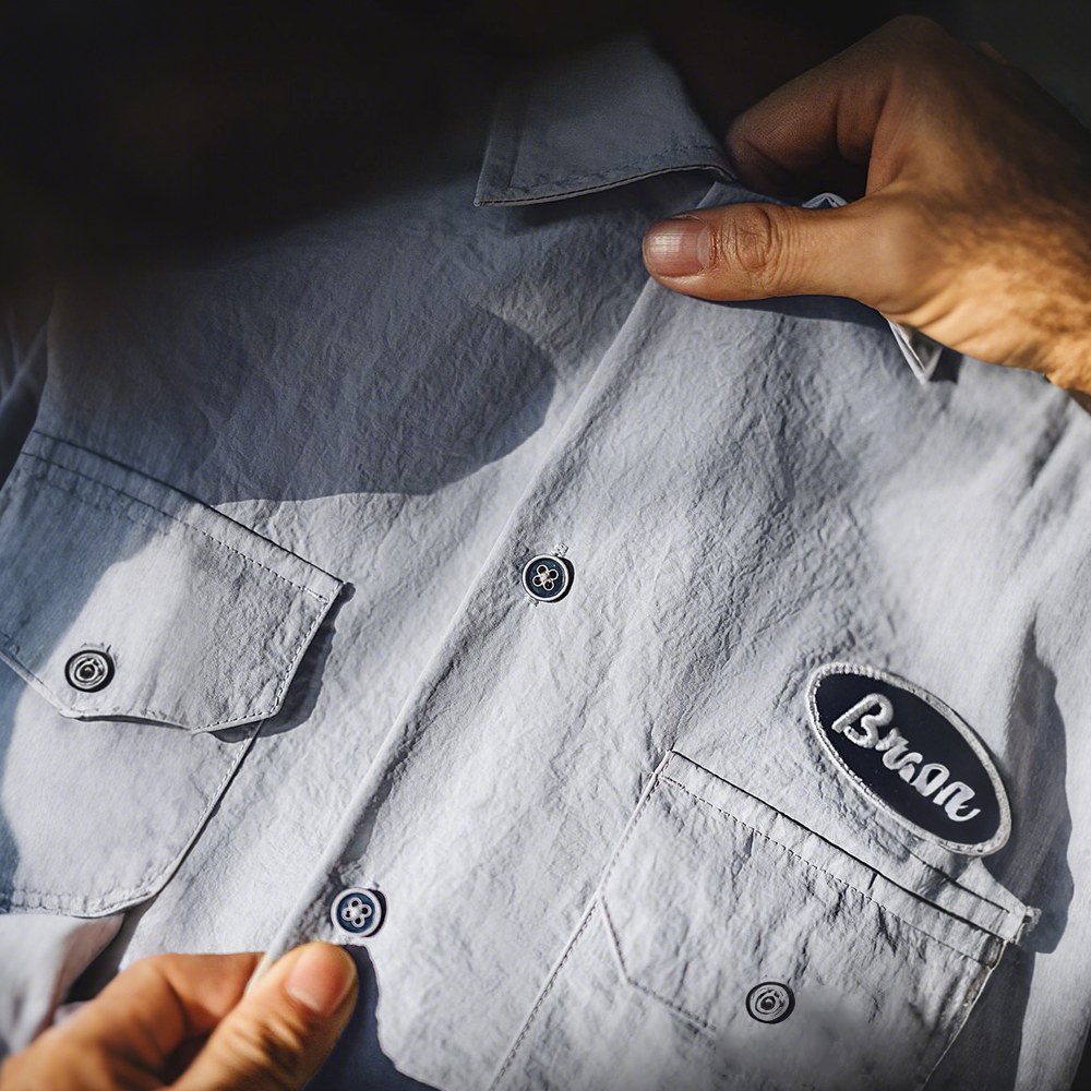 「ブライアン」刺繍付き軽量ナイロンシャツ