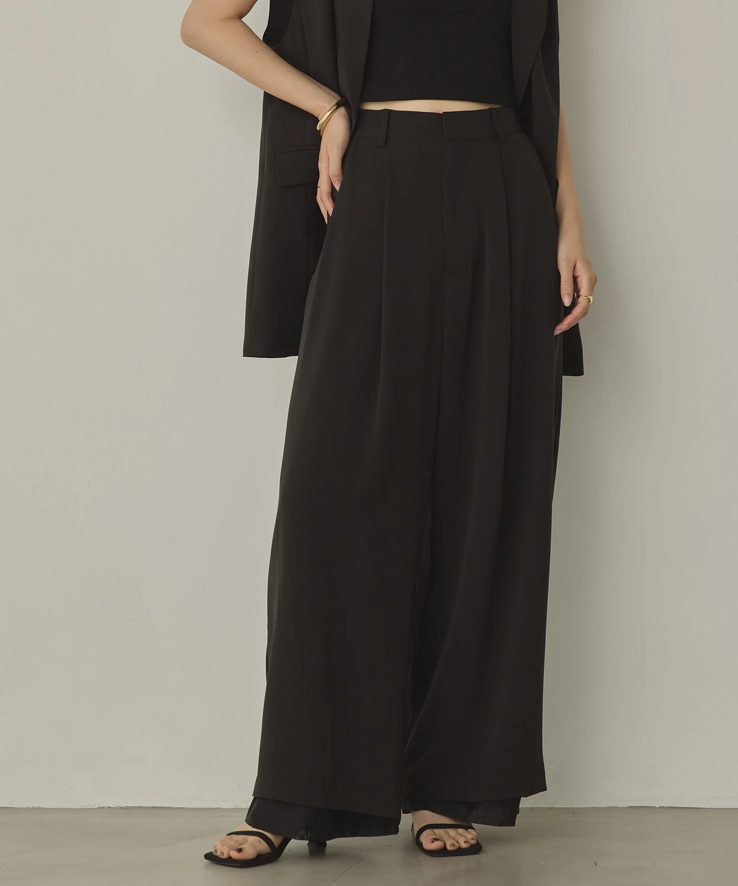 ポリツイル シアーワイドストレートパンツ