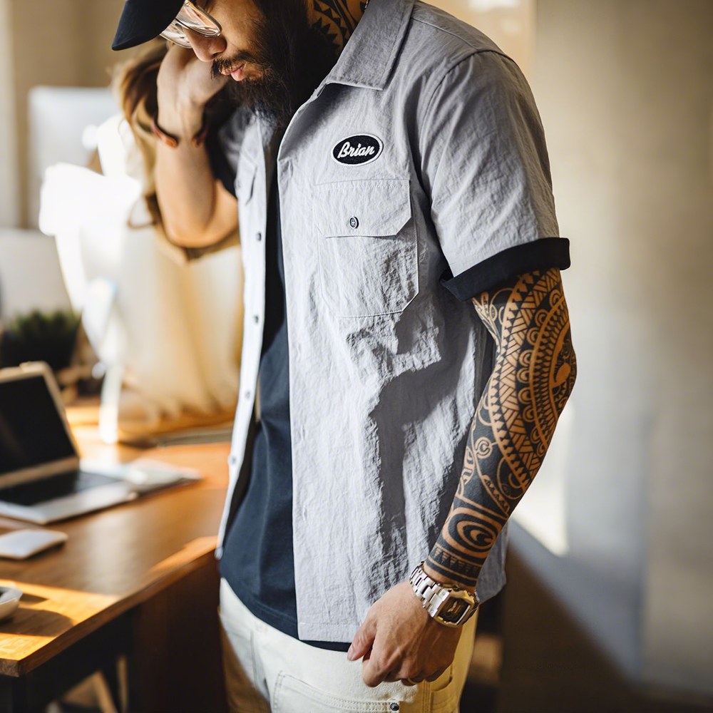 「ブライアン」刺繍付き軽量ナイロンシャツ