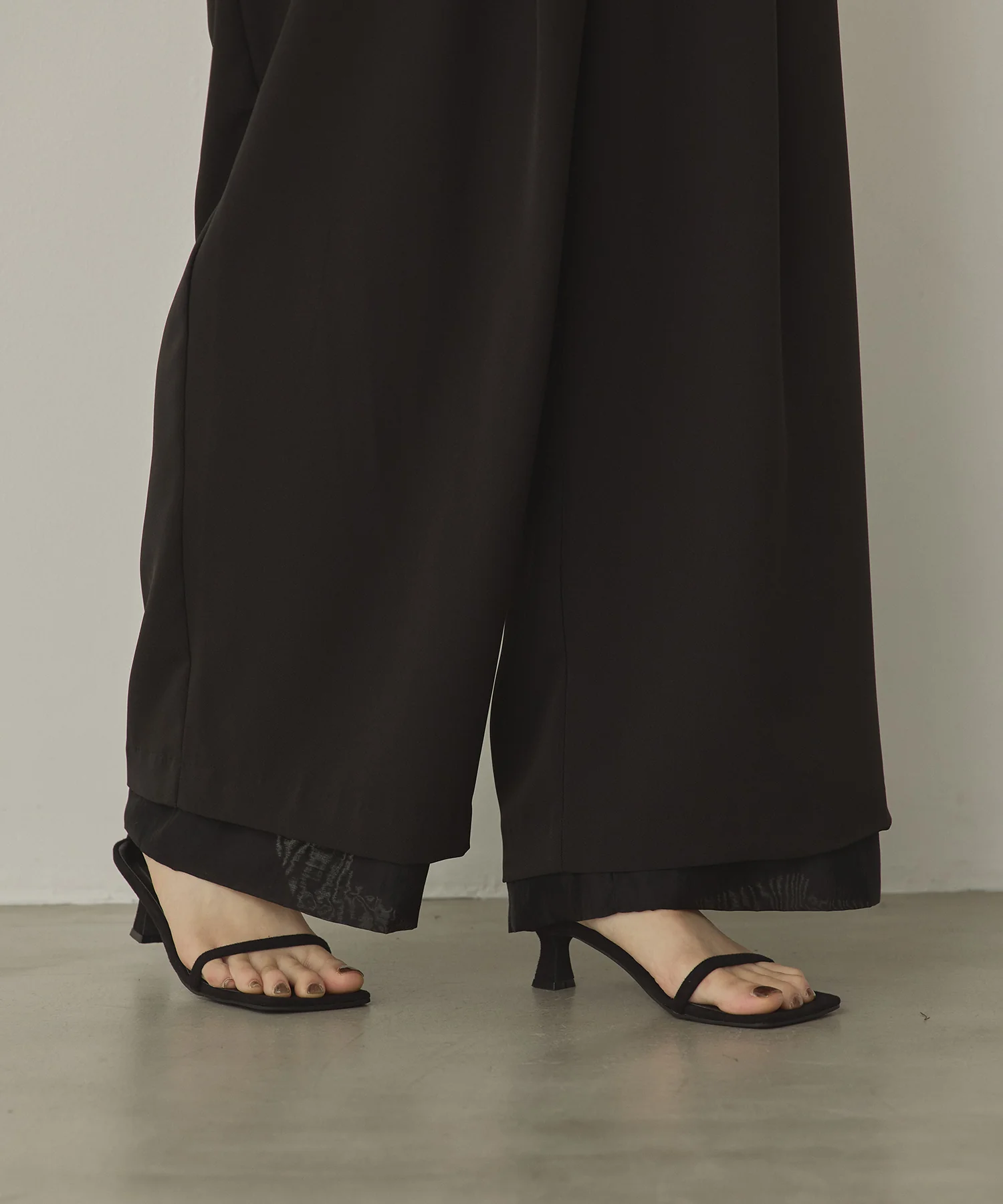 ポリツイル シアーワイドストレートパンツ