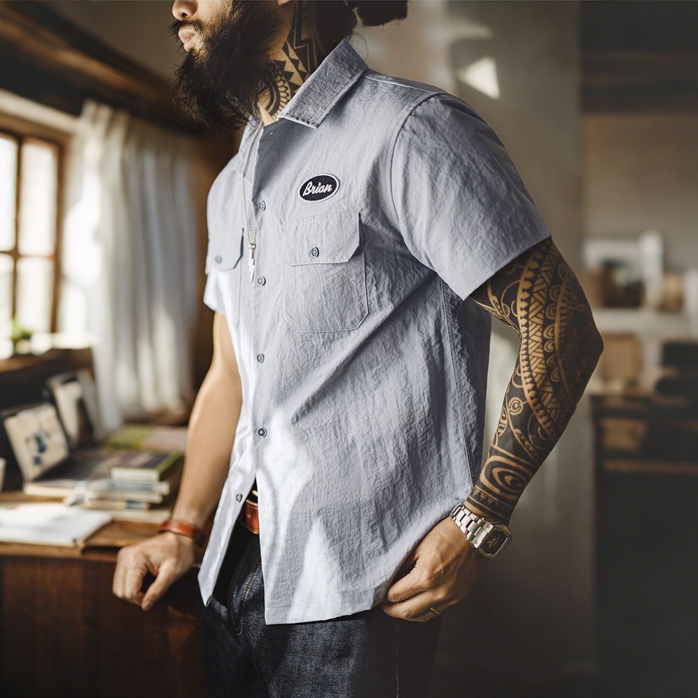 「ブライアン」刺繍付き軽量ナイロンシャツ