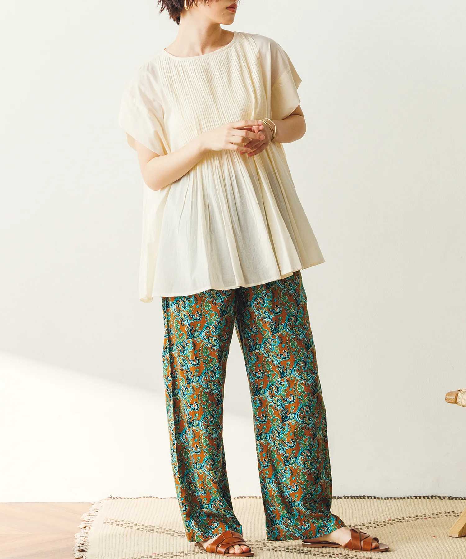 ピンタックブラウス