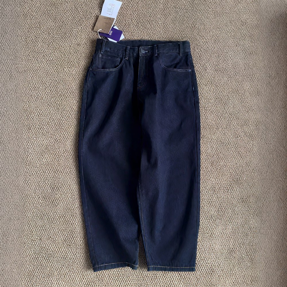 色落ちしにくいスラッシュカットジーンズ