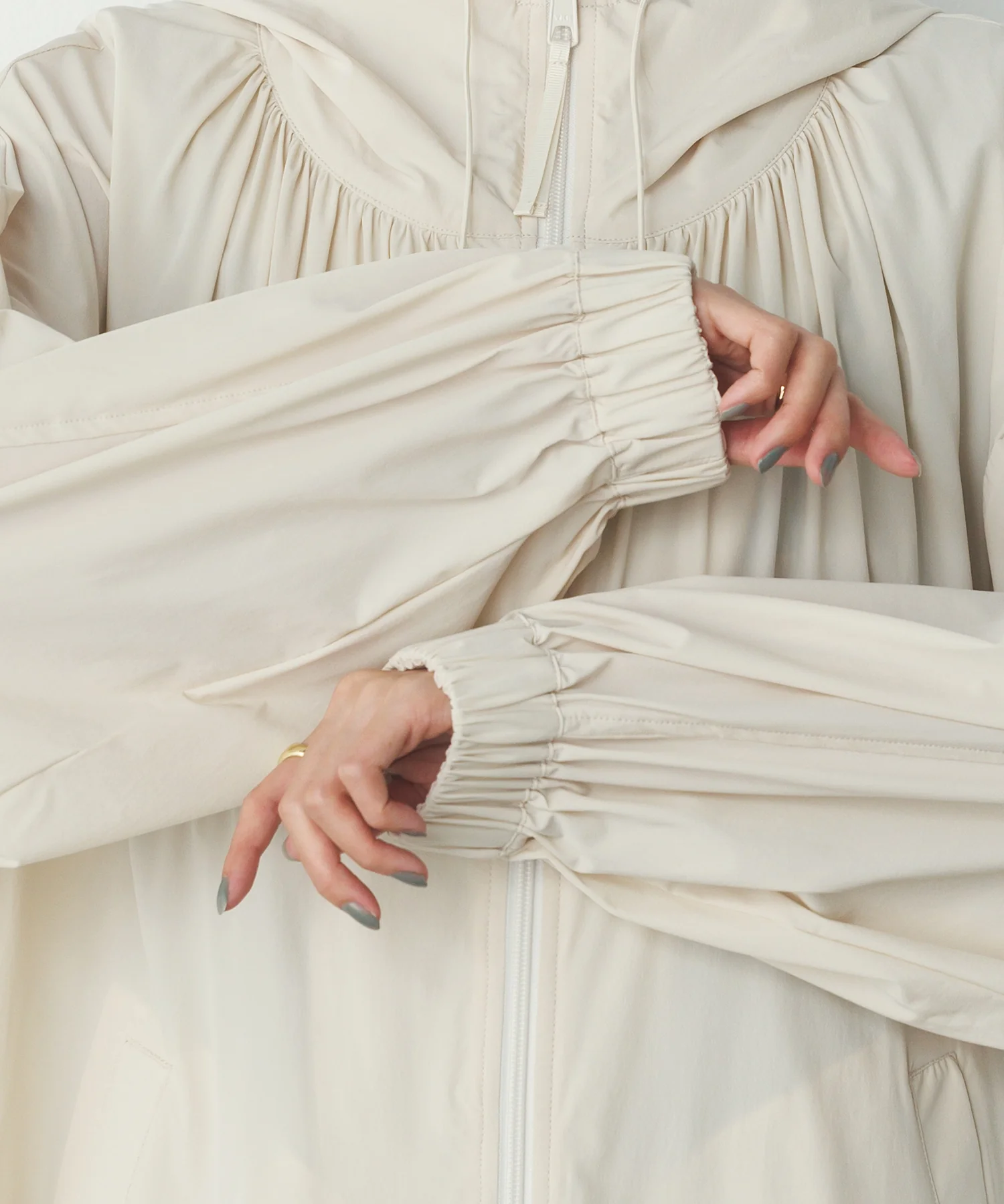 【接触冷感】フード付 ギャザーブルゾン