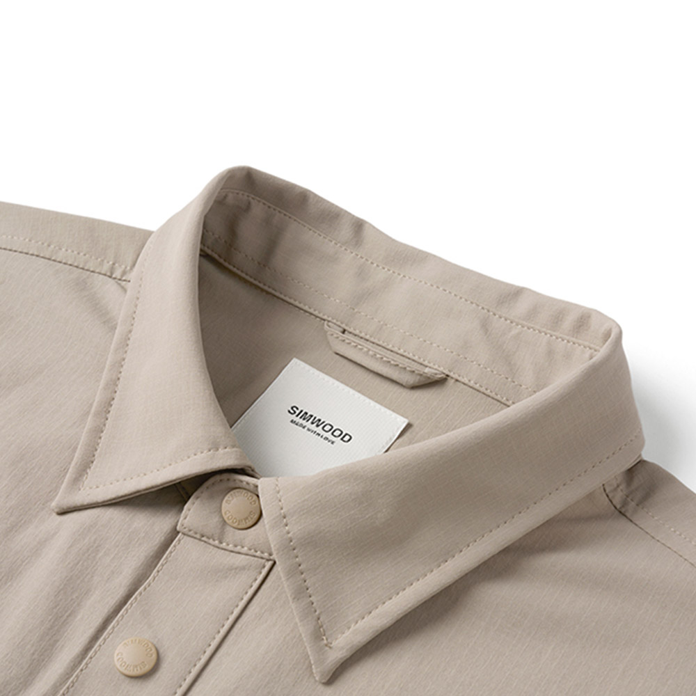 吸湿、速乾、UVカット　アウトドア向けストレッチ無地長袖シャツ