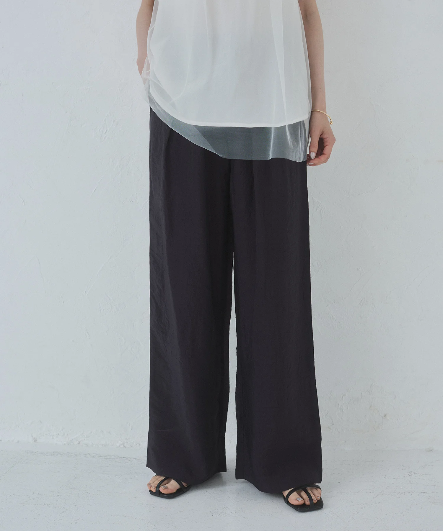 ツヤシアー ストレートパンツ