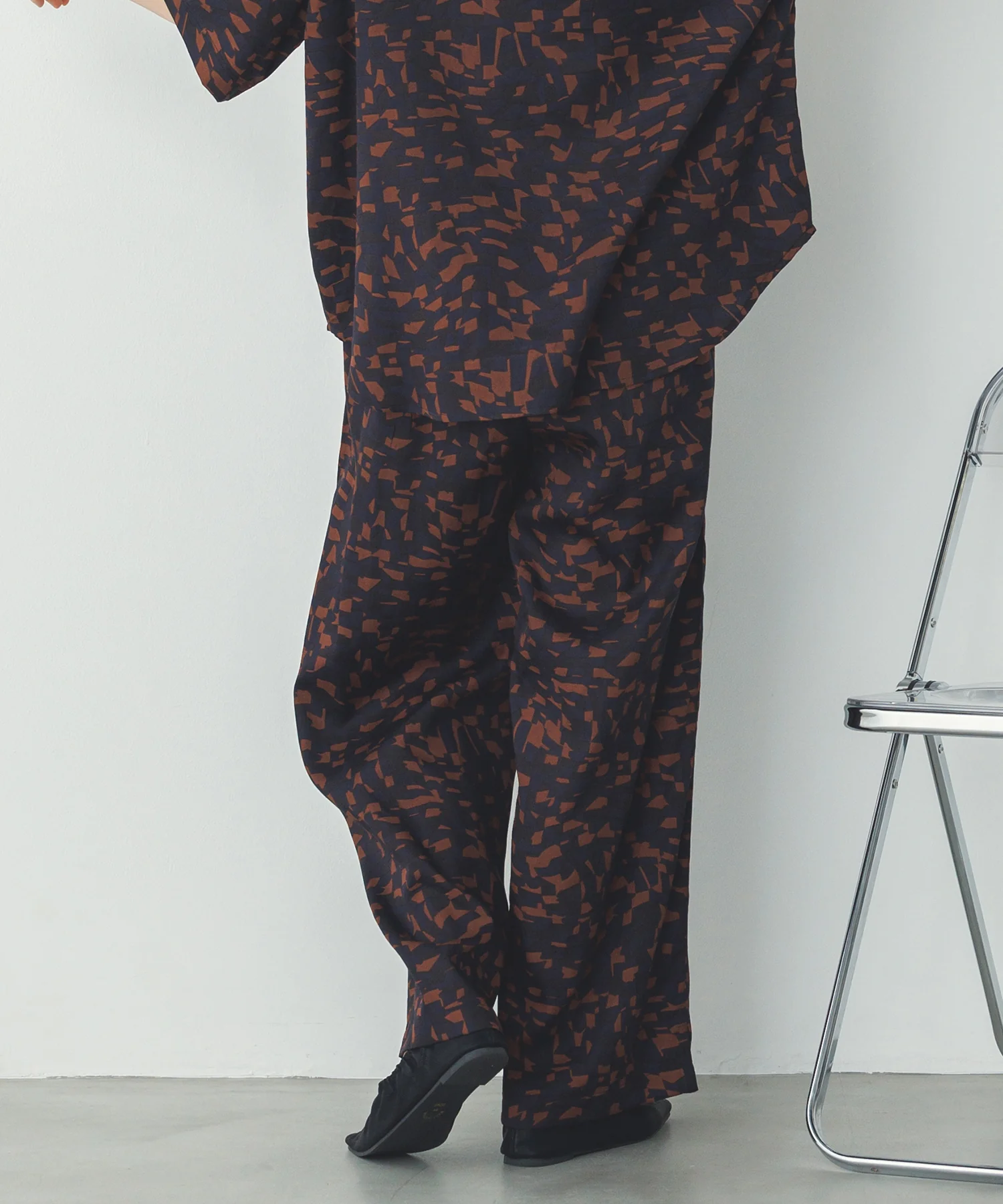 ジオメトリックプリント イージーパンツ