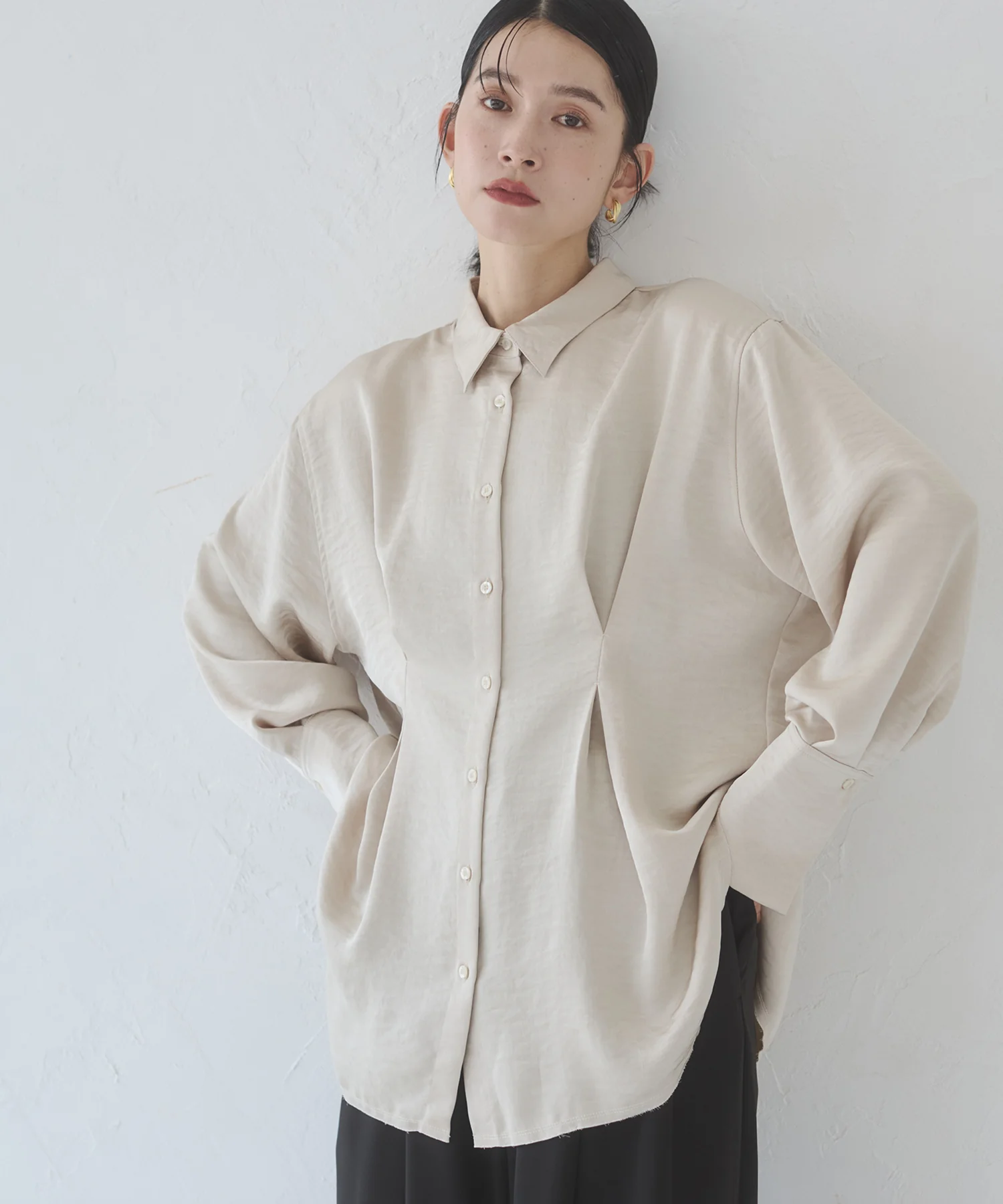 マットサテン タックシャツ