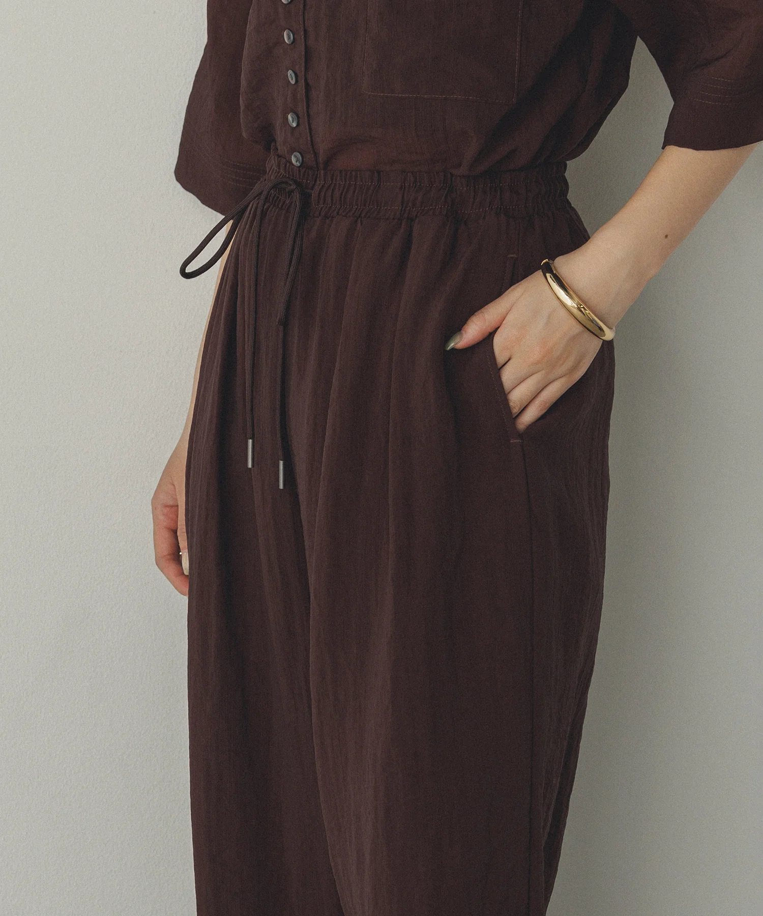 ツヤシアー ストレートパンツ