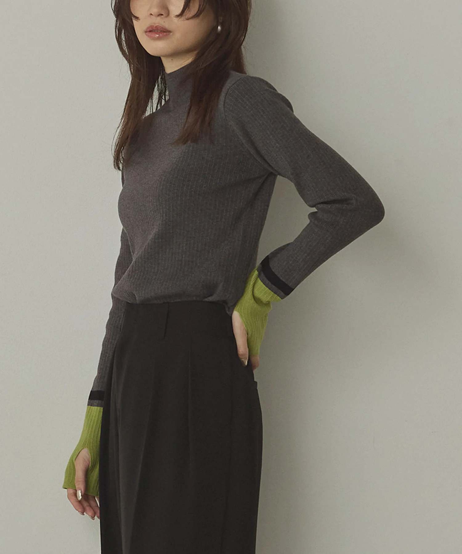 【静電気防止】やわもちヤーン 袖配色 ハイネックリブニット