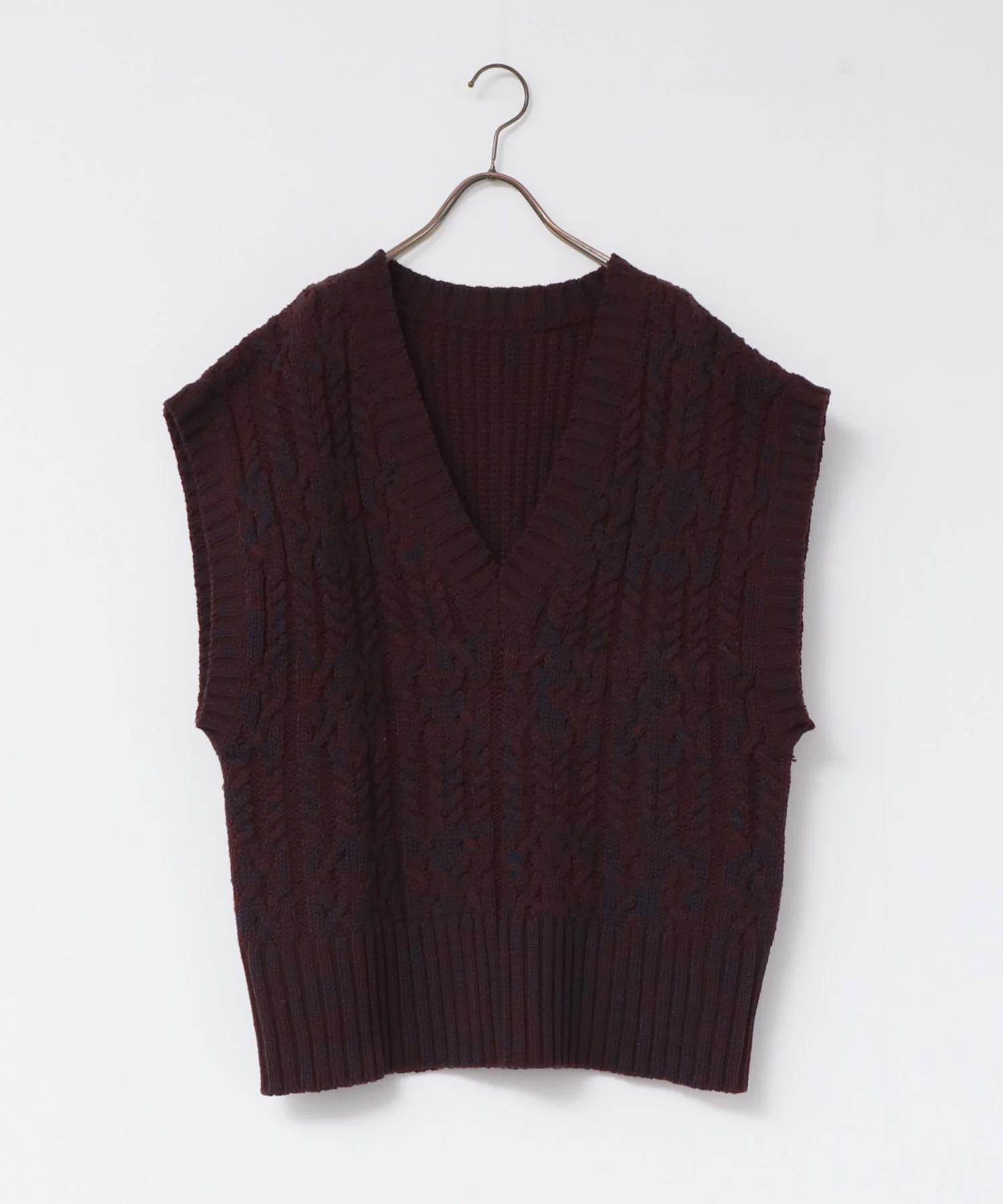 ケーブル編み ニットベスト