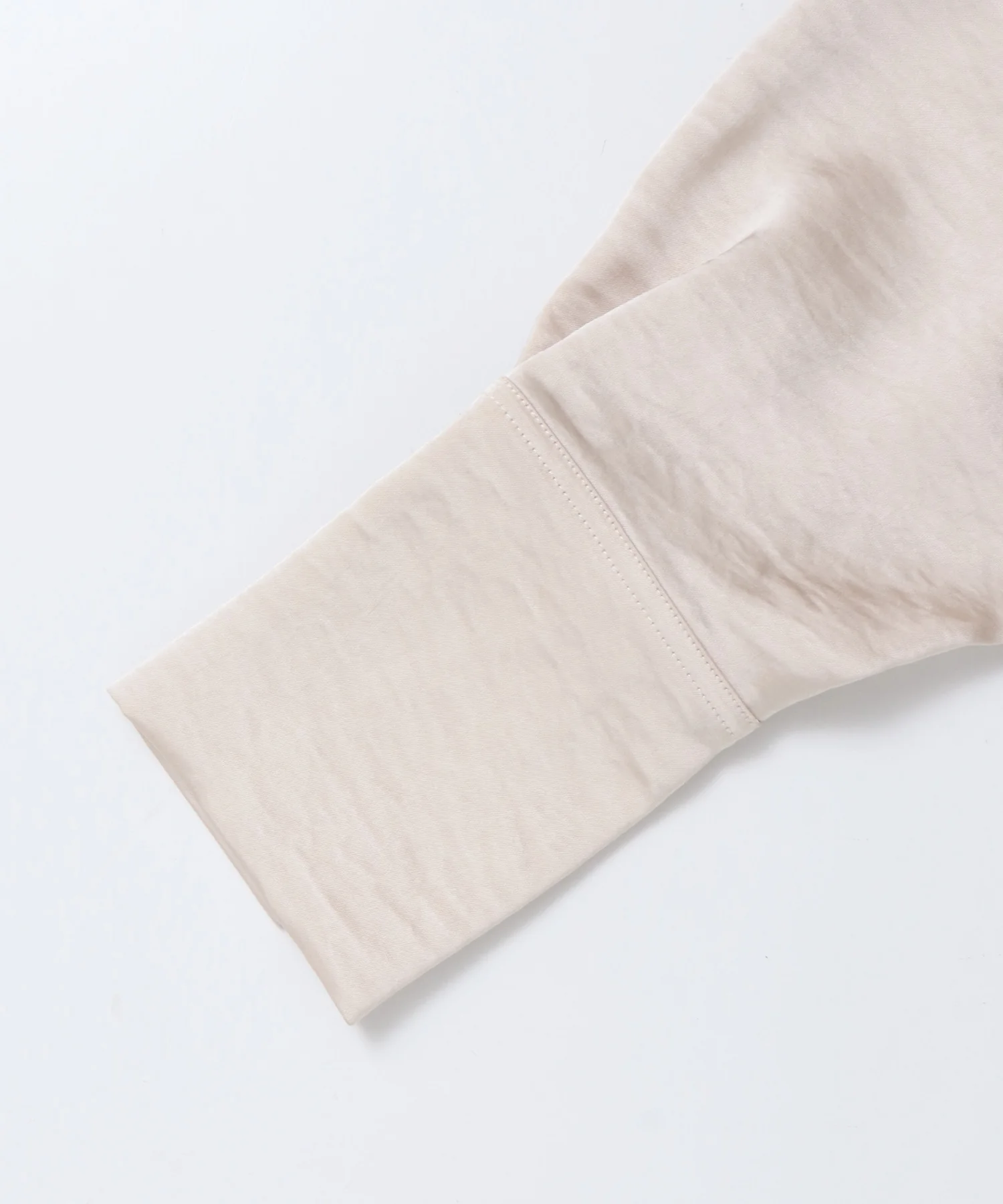 マットサテン タックシャツ