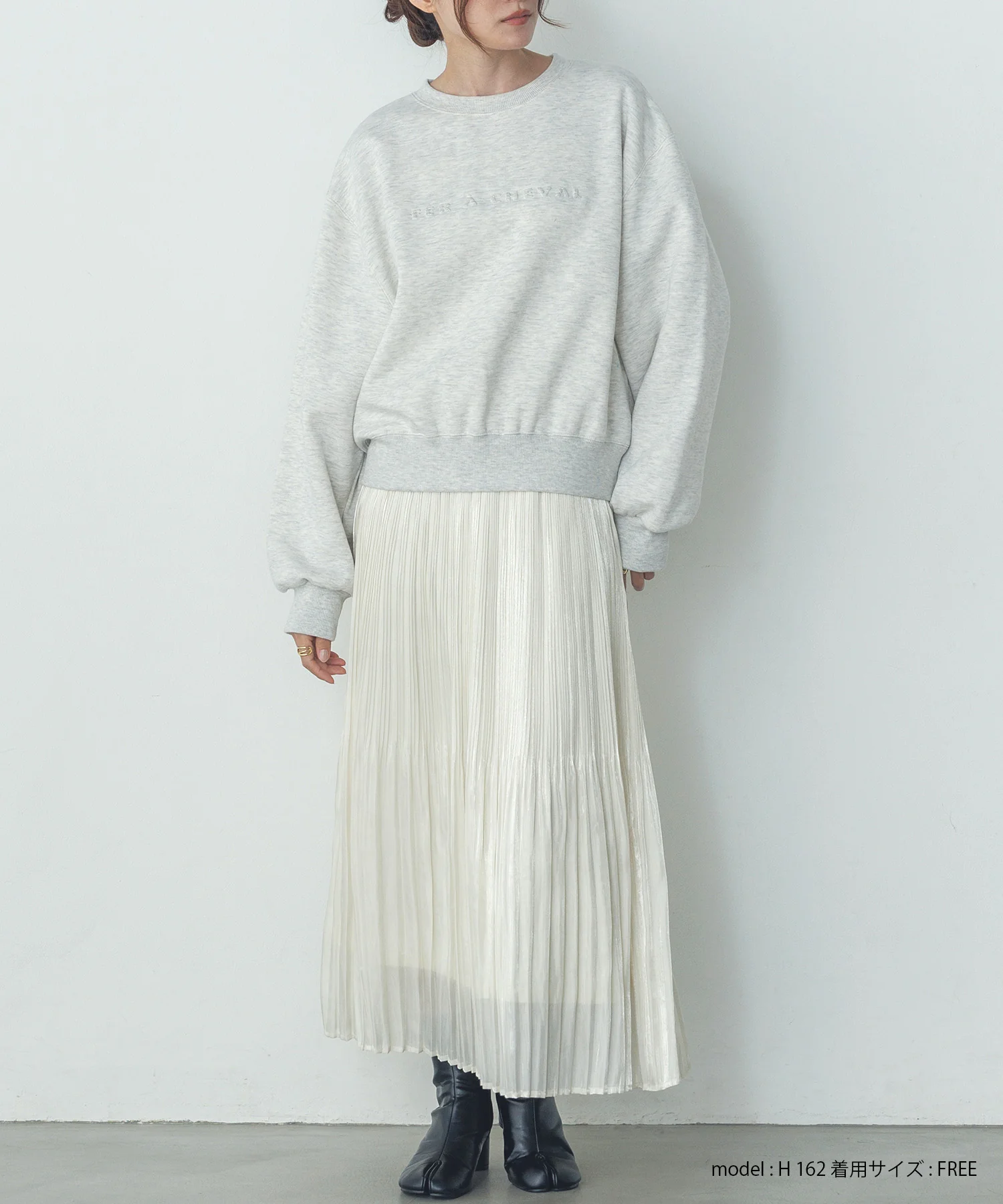 サテンランダムプリーツスカート