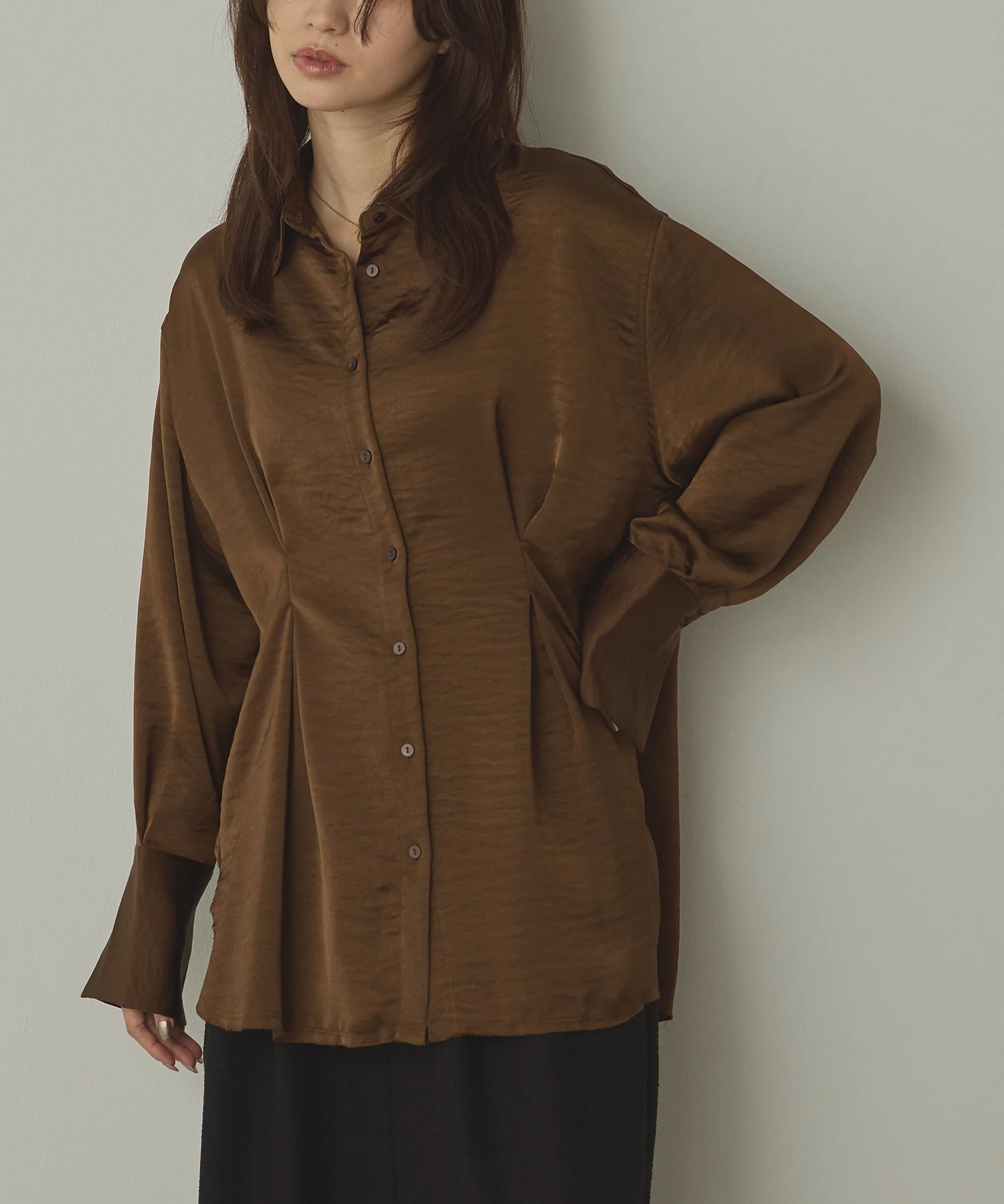 マットサテン タックシャツ