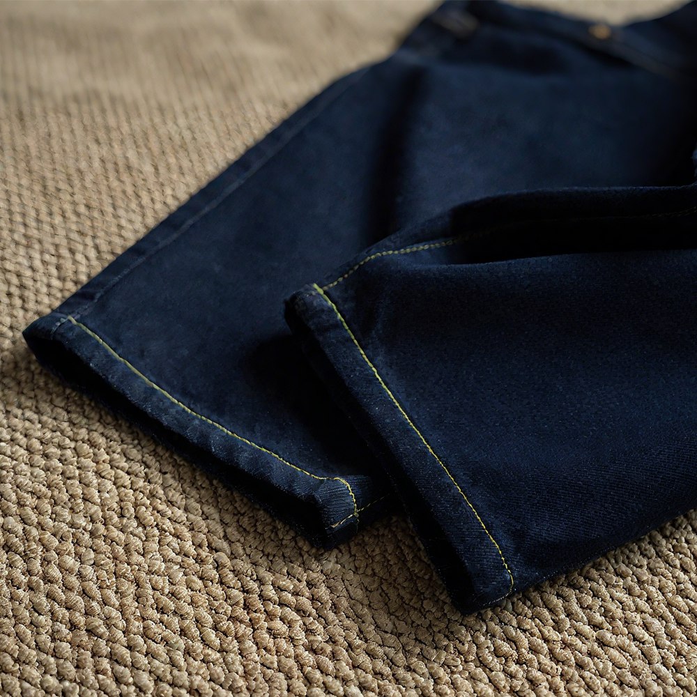 色落ちしにくいスラッシュカットジーンズ