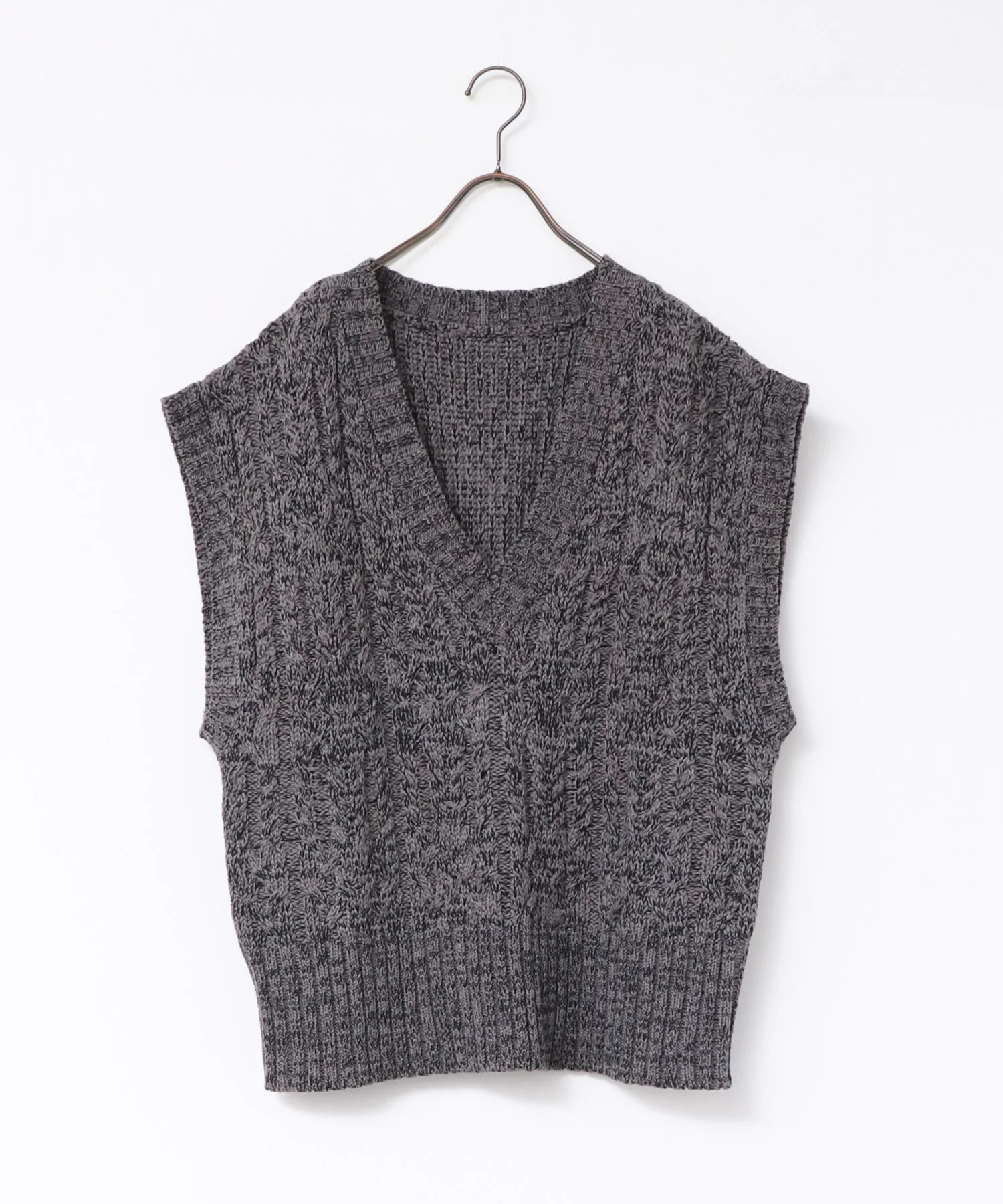 ケーブル編み ニットベスト