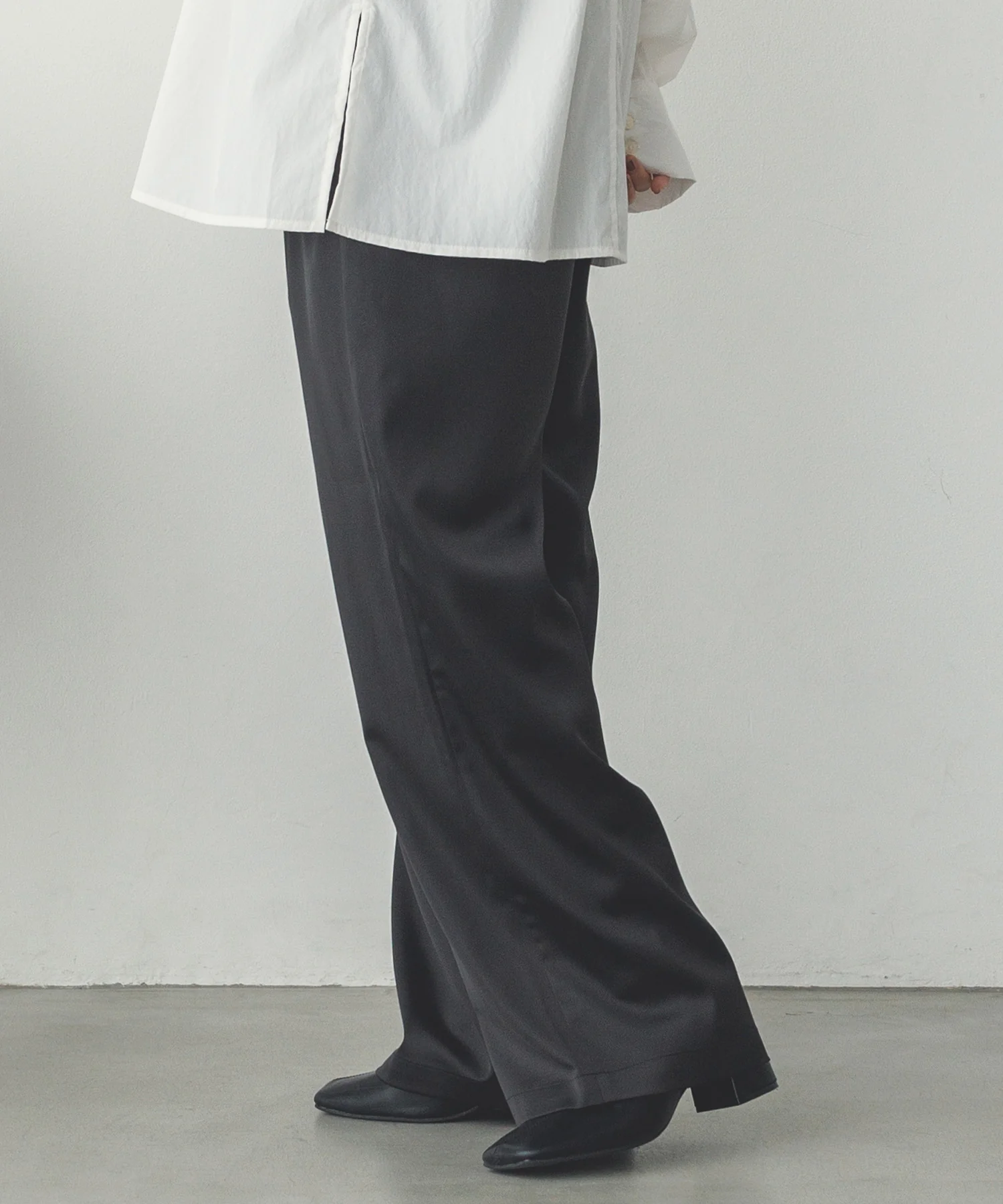 サテン ストレートイージーパンツ