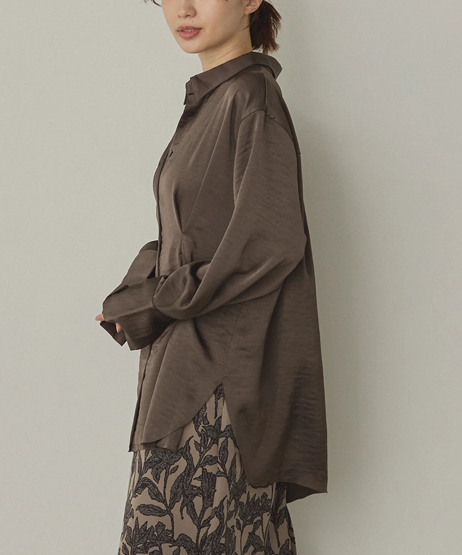 マットサテン タックシャツ