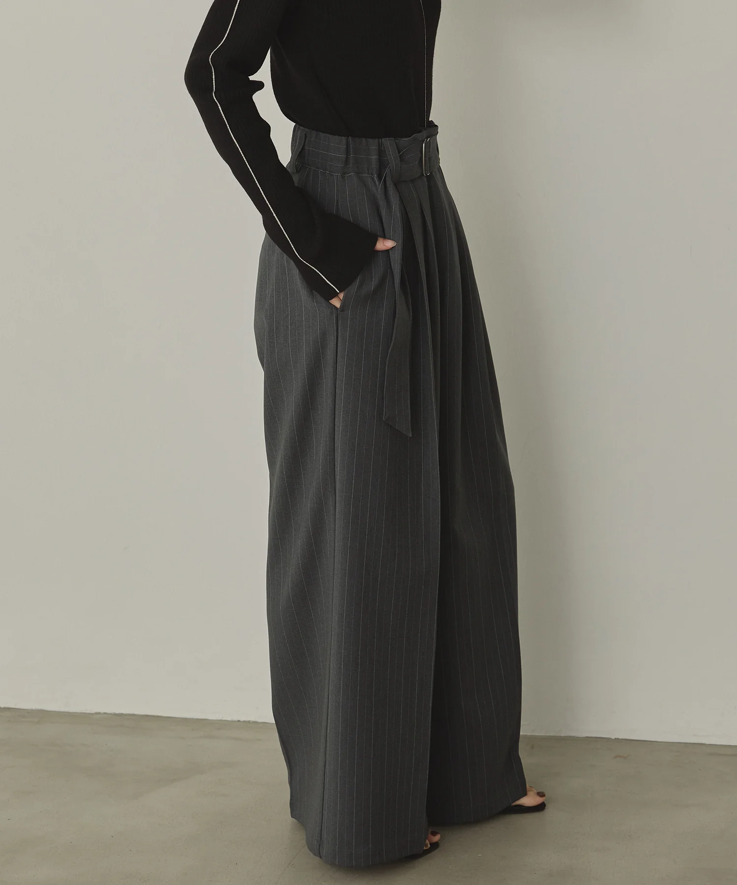 ツイルストライプ タックワイドパンツ