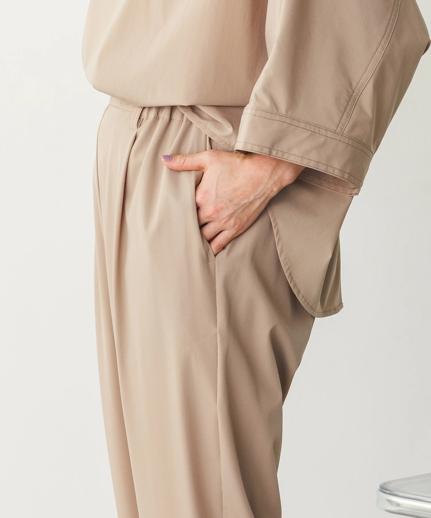 【新色追加】接触冷感テーパードパンツ