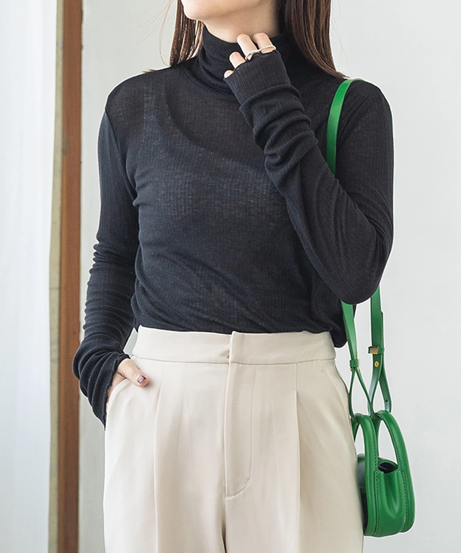 タートルネックシアートップス