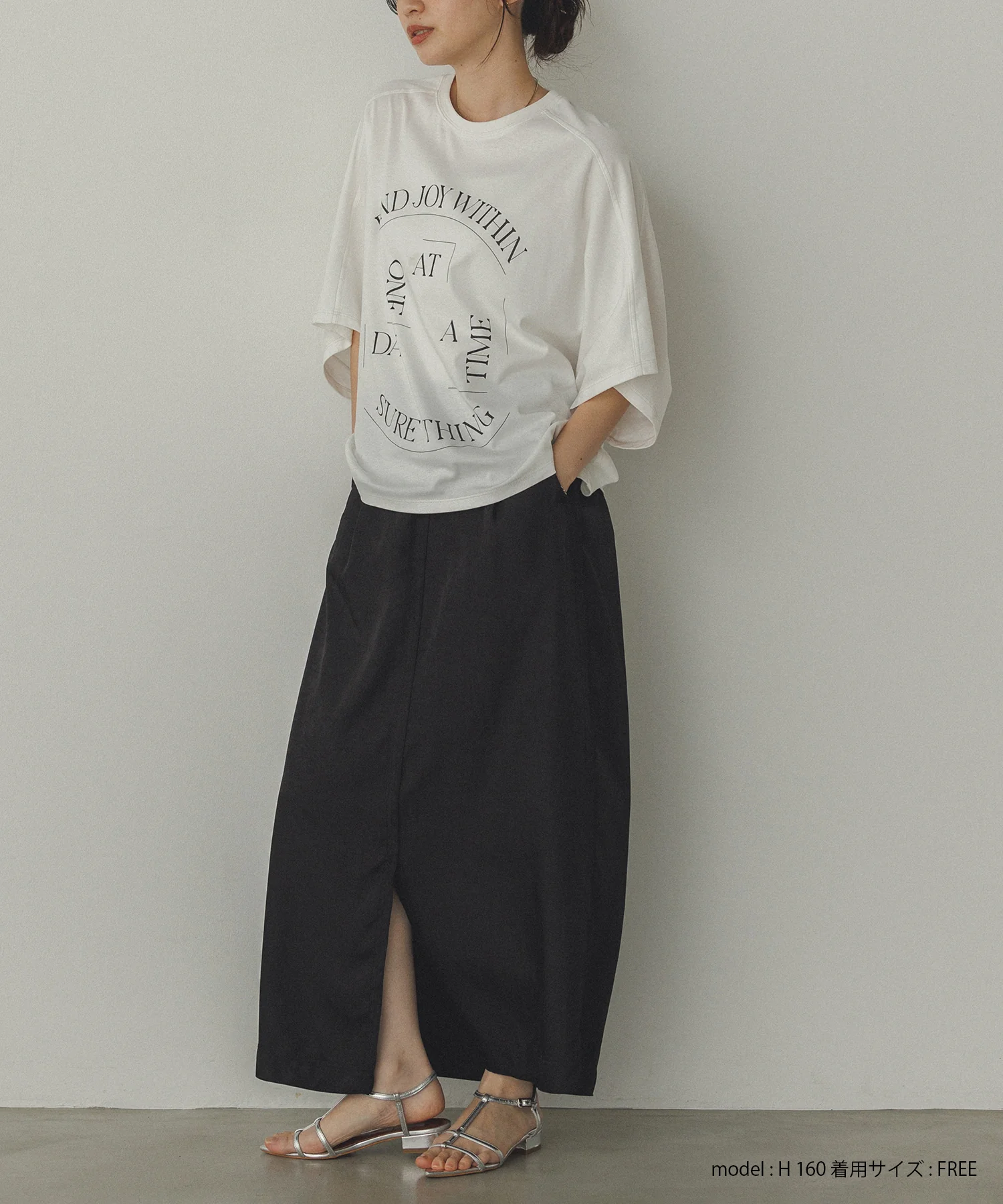 サテン セミフレアスカート