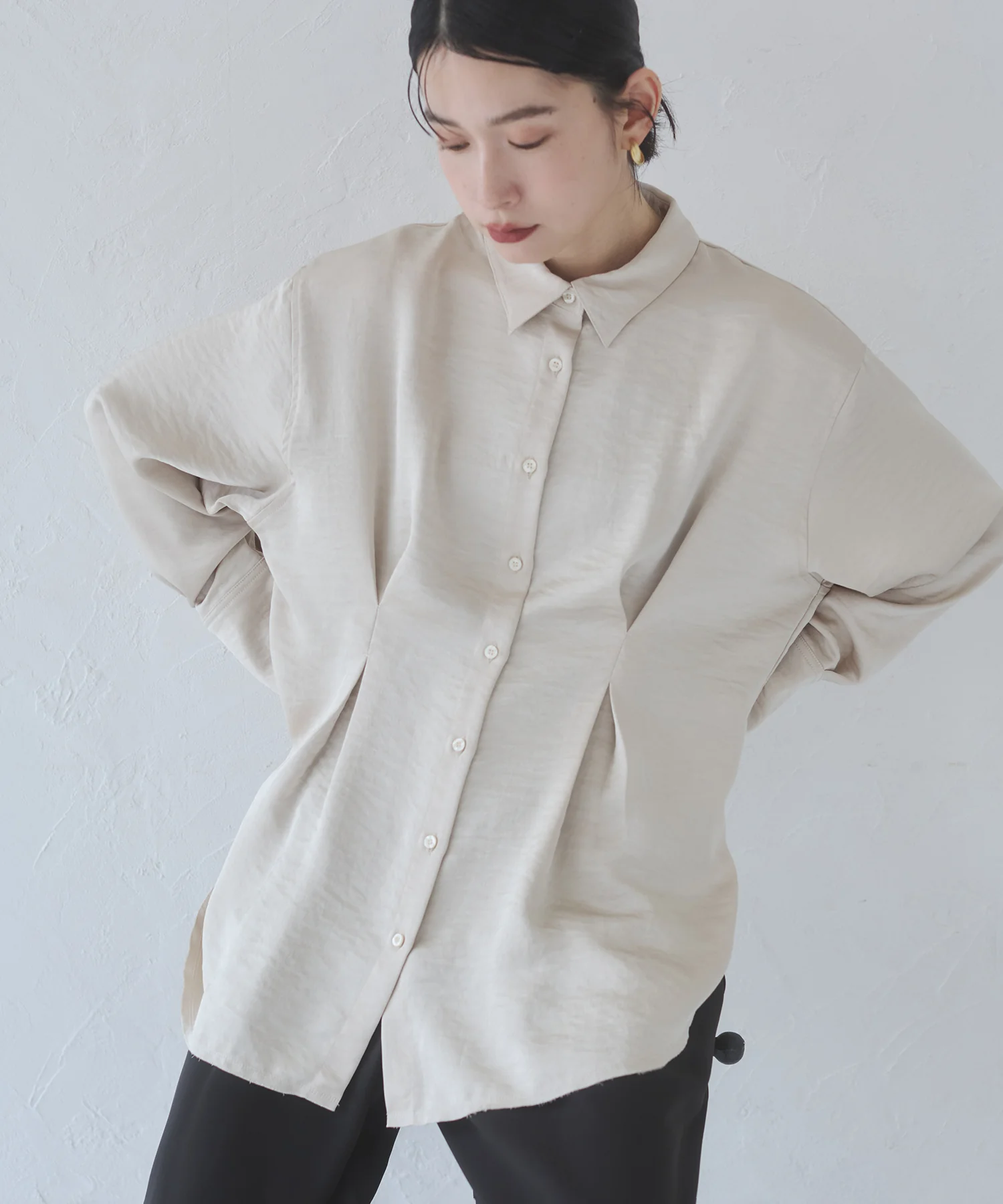 マットサテン タックシャツ