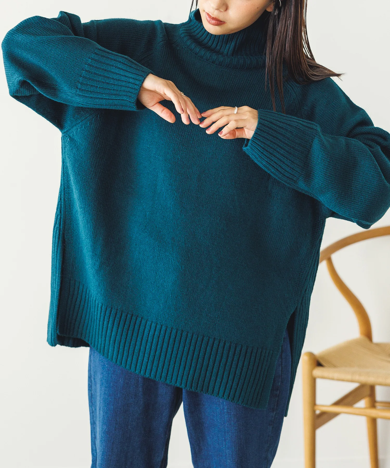 バックリブオーバーサイズタートルネックニット